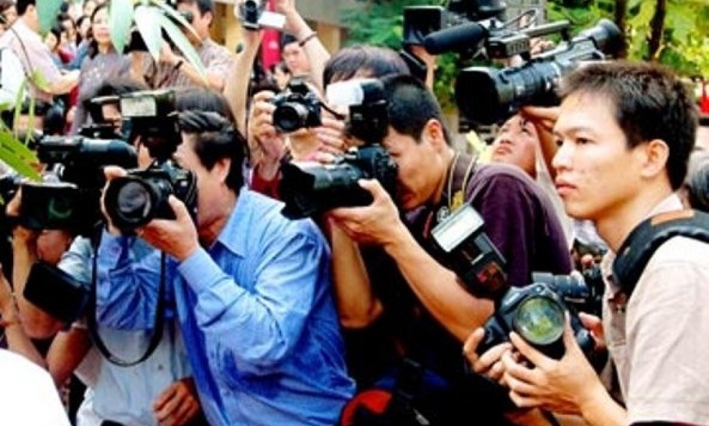 Soal dan Pembahasan tentang Peranan Pers dalam Masyarakat Demokrasi