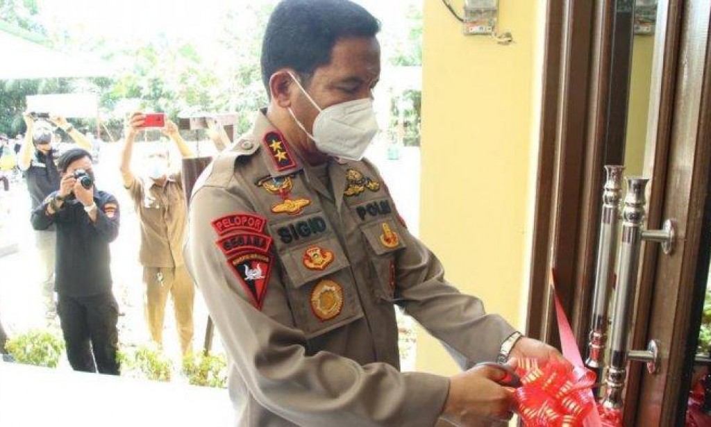 Kapolda Kalbar Resmikan Mapolsek Terentang Polda Kalbar