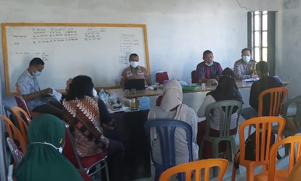 Bhabinkamtibmas Desa Pulau Limbung Polsek Sungai Raya hadiri Rapat Pleno pembentukan PPKD