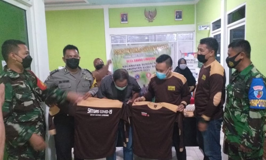 BHABINKAMTIBMAS BABINSA KAWAL RAPAT PEMBENTUKAN PPKM SKALA MIKRO TINGKAT RT/RW