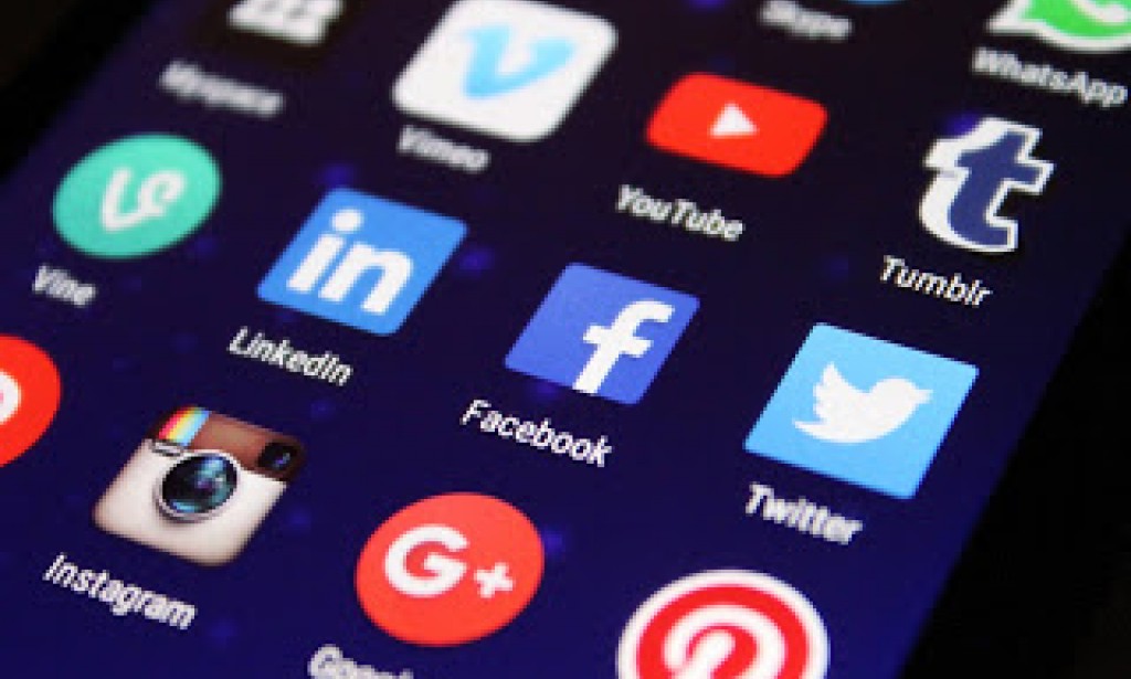 Simak! Begini cara dapat uang tambahan dari sosial media