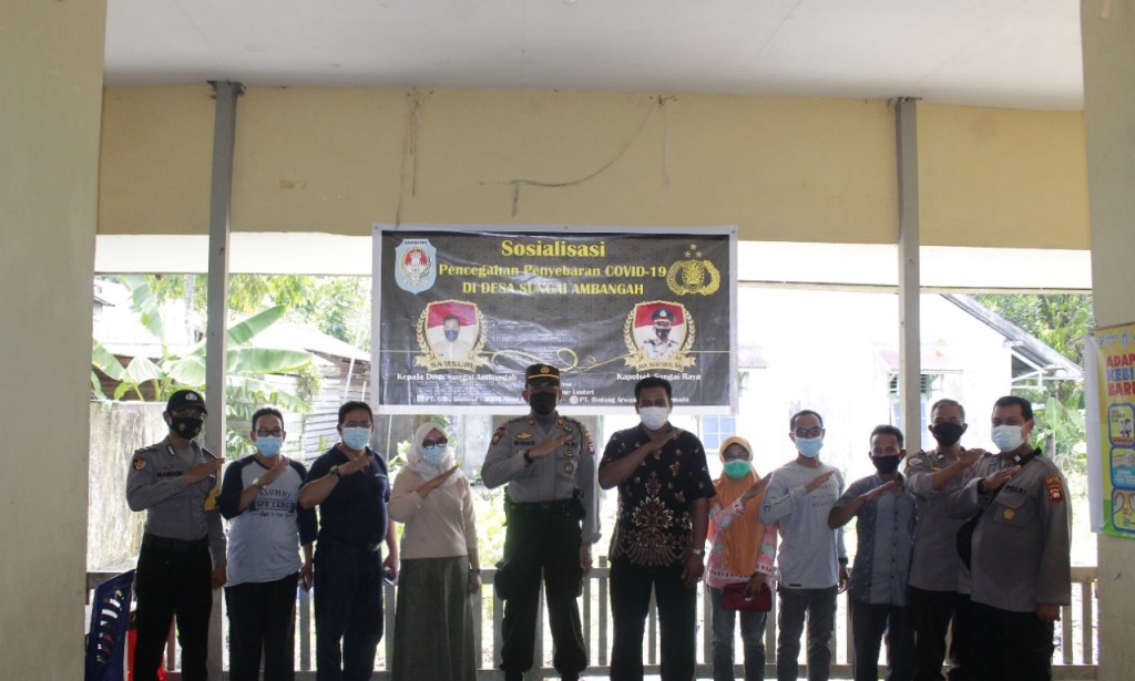 KAPOLSEK SUNGAI RAYA HADIRI SOSIALISASI PENCEGAHAN PENYEBARAN COVID-19 DI DESA SUNGAI AMBANGAH