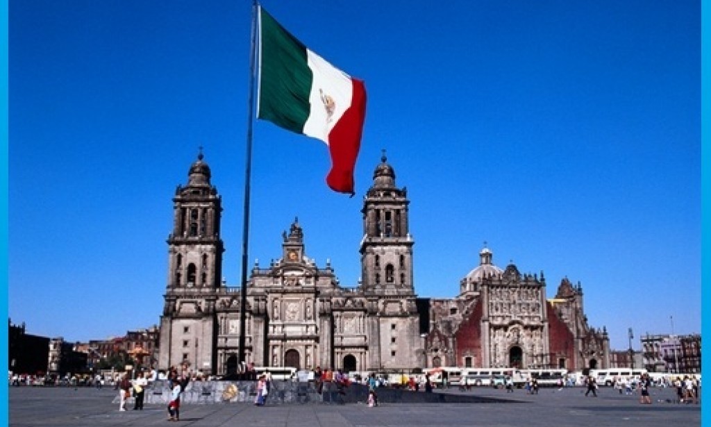 Temukan Ini Saat Wisata ke Plaza Zócalo Meksiko