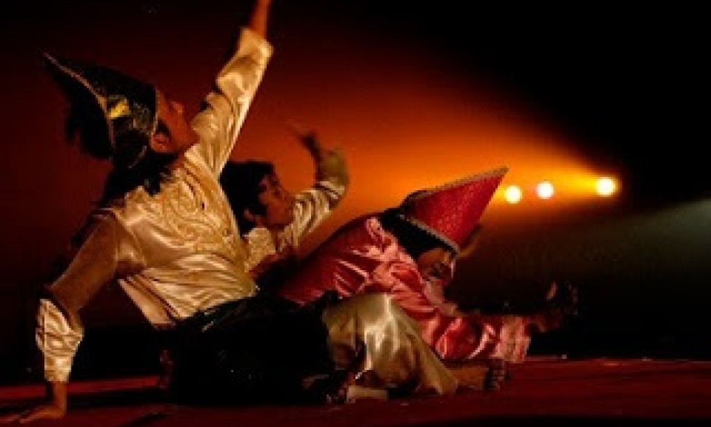 Seni Tari di Minangkabau :Tari Indang dan Tari Payung