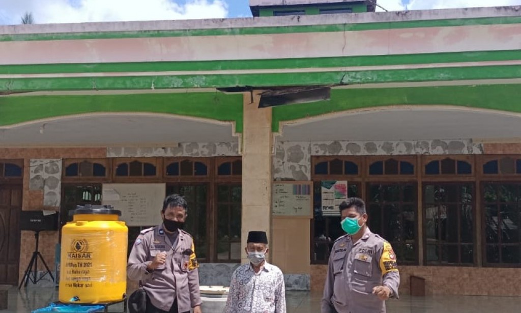 Silaturahmi Bhabinkamtibmas Polsek Sungai Raya ke pengurus Mesjid Raudatuljannah