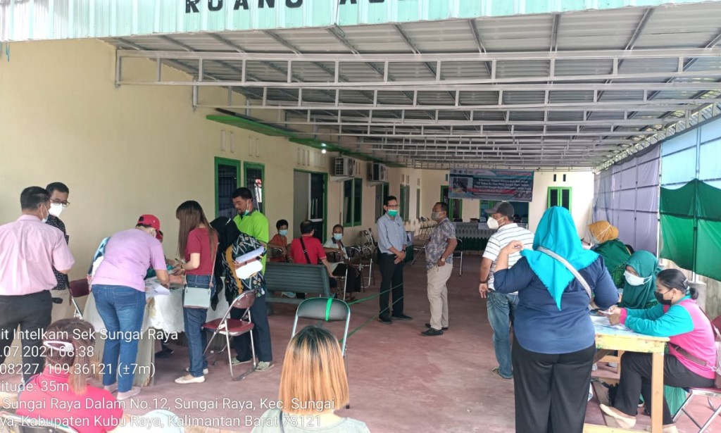 200 warga lakuakan Vaksin Tahap II di Kantor Desa Sungai Raya Dalam