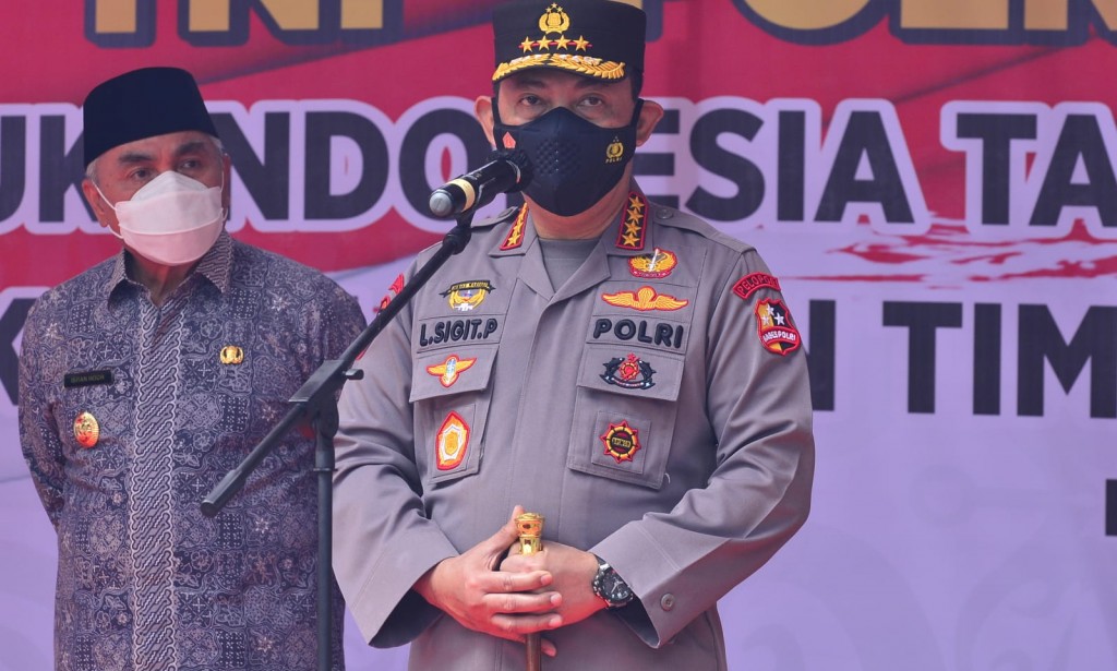 Tinjau Vaksinasi di Kaltim, Kapolri Minta Warga Mau Dirawat di Tempat Isolasi Terpusat