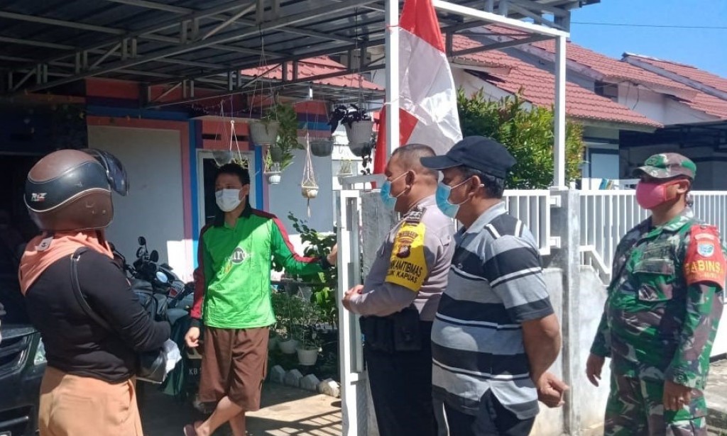 Tim Tracer Desa Teluk Kapus Lakukan Tracer, Bhabinkamtibmas Lakukan Pendampingan