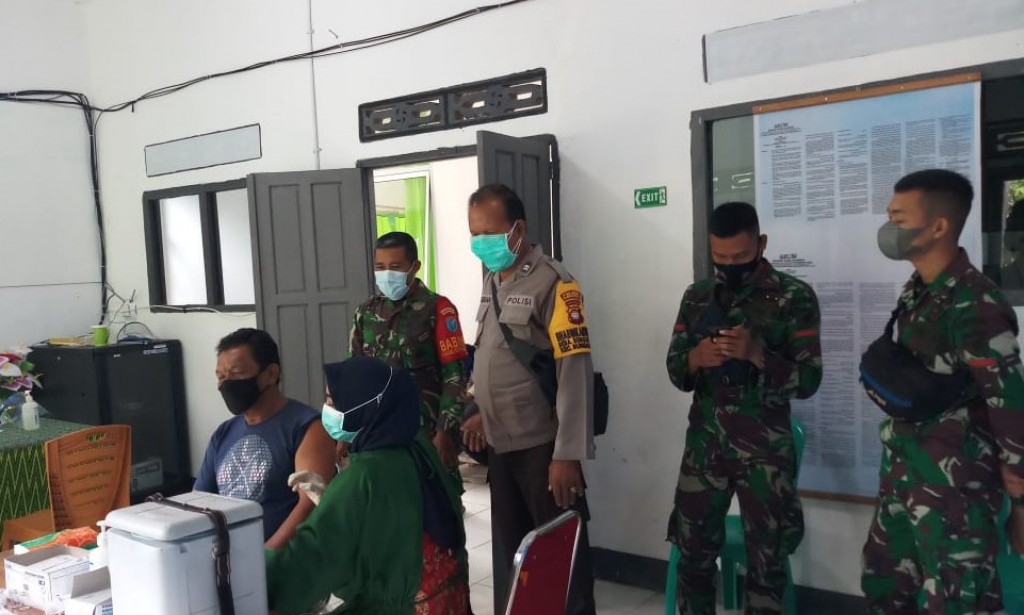 Vaksin Tahap 1 dan 2 Di Amankan Bhabinkamtibmas Polsek Sungai Raya