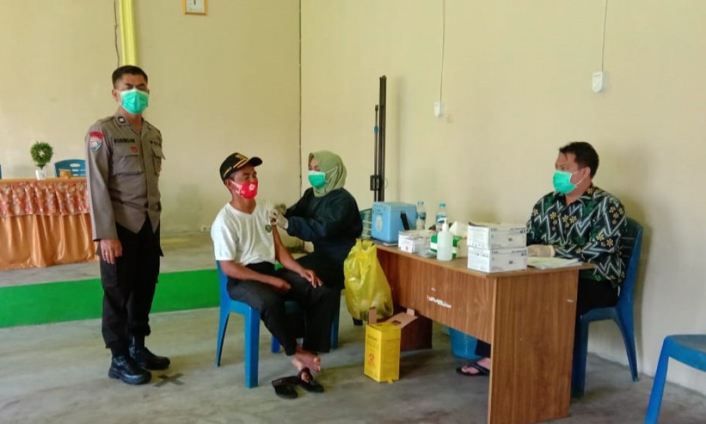 Kantor Desa Kalibandung Open Gerai Vaksin Covid 19 Tahap I, Bhabinkamtibmas amakan kegiatan
