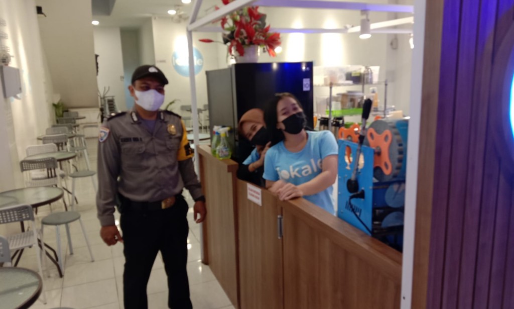 KRYD Polsek Sungai Raya, Sosialisasikan SE Kubu Raya Nomor : 451/1692/SETDA-A/2021 PPKM Level 3, 2 dan 1.