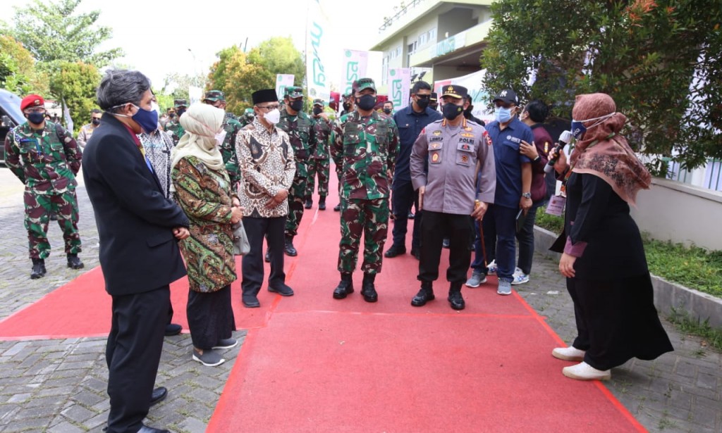Panglima TNI dan Kapolri Tinjau Vaksinasi Massal UNISA Yogyakarta