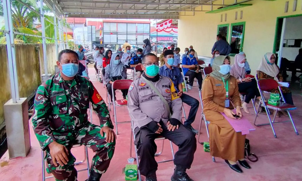 Bhabinkamtibmas Sungai Raya Dalam Hadiri Dan Saksikan Penandatanganan BA Musrenbangdes TA.2022