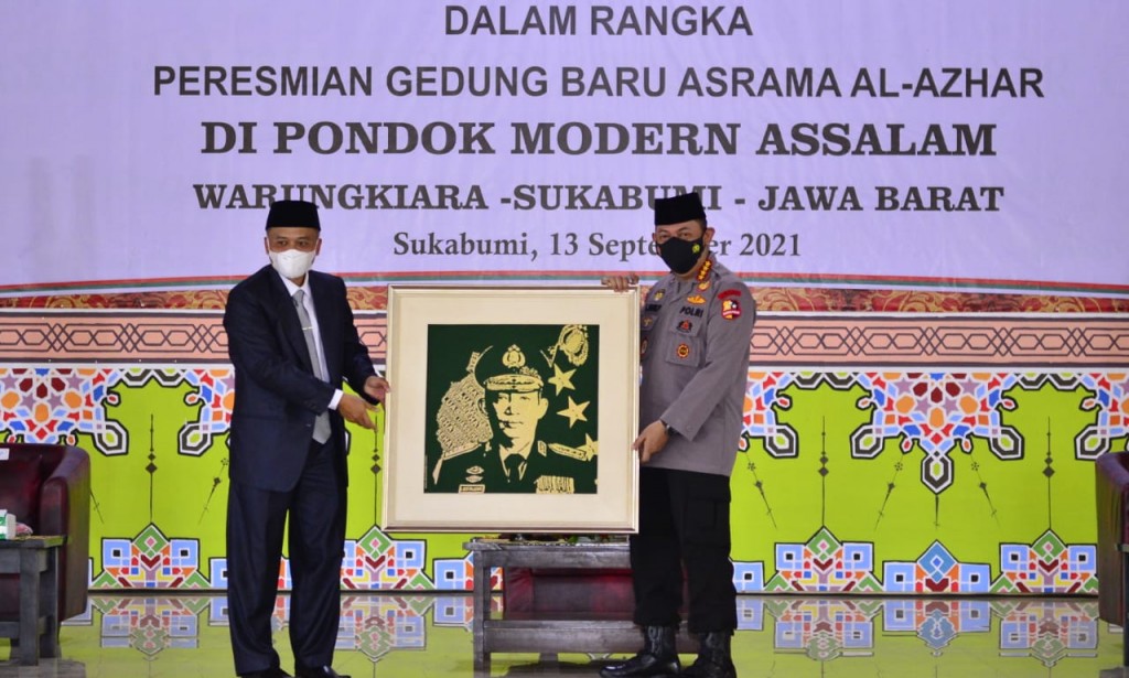 Kapolri Resmikan Gedung Baru Ponpes Assalam Sekaligus Tinjau Vaksinasi se-Jawa Barat