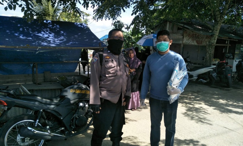 Sambang Desa, Bhabinkamtibmas Polsek Sungai Raya ingatkan warga binaan Tetap Mematuhi Protokol Kesehatan Covid-19