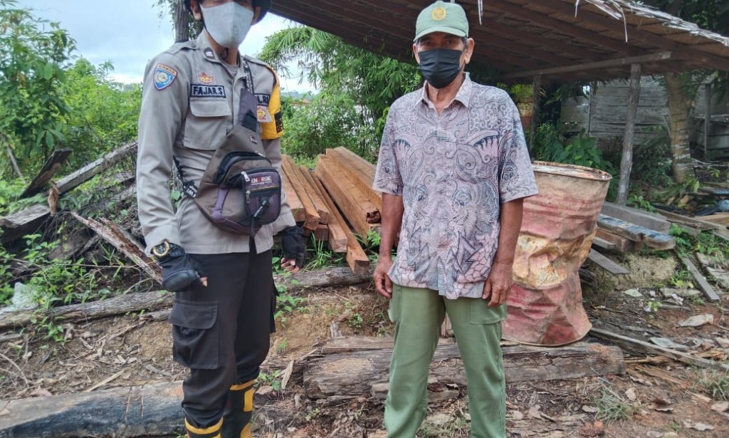 Berikan Rasa aman dan nyaman serta perkuat tali silahturahmi, Bhbinkantimas Polsek Sungai Raya giatkan sambang Desa.