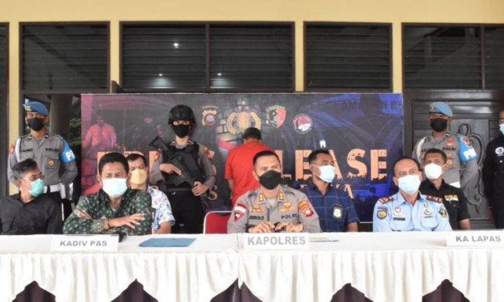 Kapolres Kubu Raya AKBP Jerrold H.Y. Kumontoy, S.I.K. Ungkap Penangkapan Saleh Kurap.