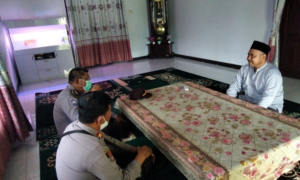 Kanit Binmas lakukan sambang ke Pondok Pesantren Darul Ulum, Ajak mengsukseskan Vaksinasi Covid 19 Presisi