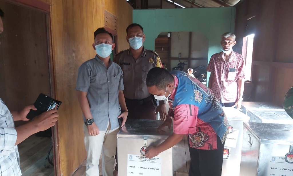 Amankan Pilkades Serentak, Personil Polsek Sungai Raya Lakukan Pengamanan
