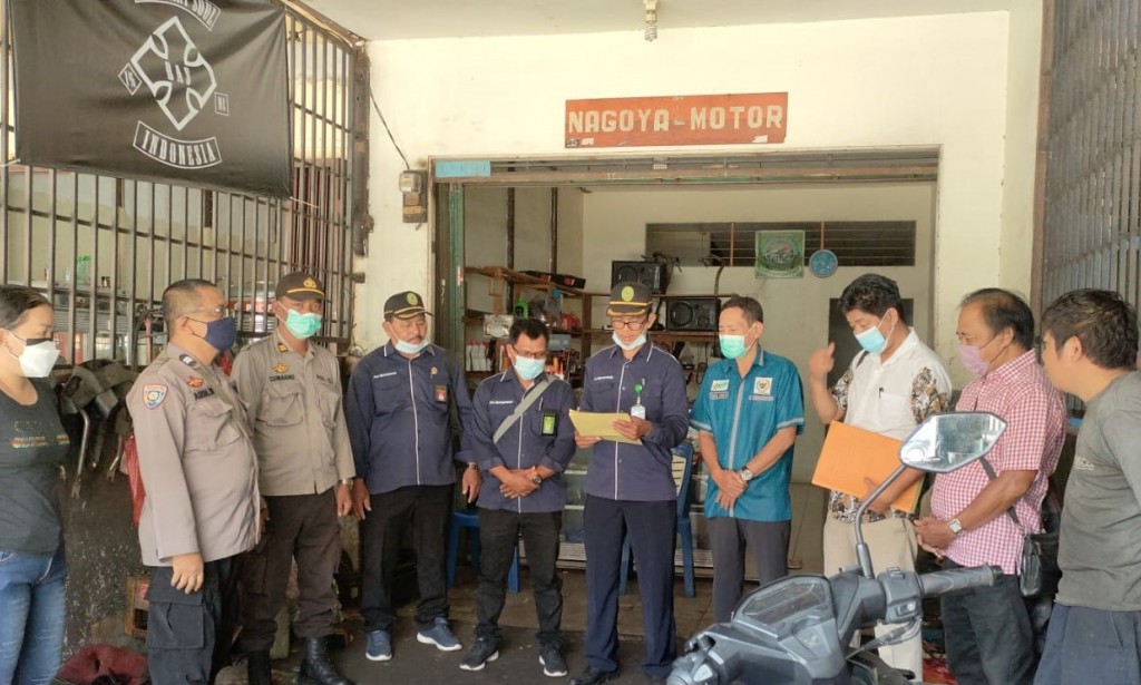 BHABINKAMTIBMAS SUNGAI RAYA DALAM AMANKAN JALANNYA EKSEKUSI OLEH PENGADILAN NEGERI MEMPAWAH DI KOMP TAMAN SUNGAI RAYA