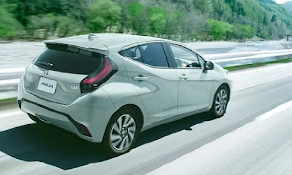 Toyota Aqua Hybrid, Si Mobil Irit Sederhana tapi Berkelas