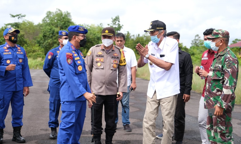 Kapolda Kalbar Turun Langsung Tinjau Banjir di Kabupaten Sintang