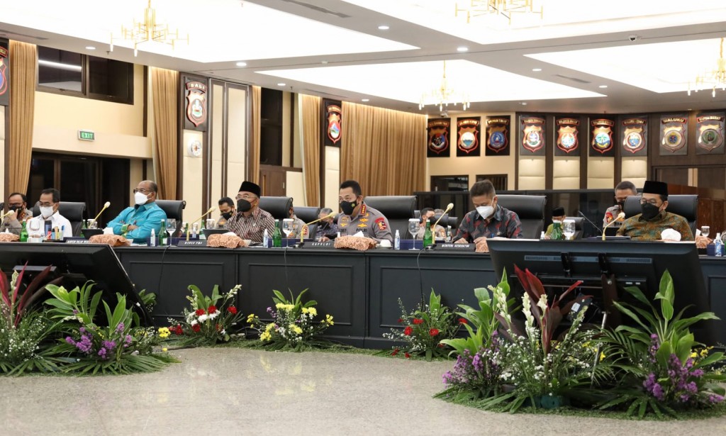 Rapat Lintas Sektoral, Kapolri Paparkan Strategi Cegah Lonjakan Covid-19 Saat Nataru