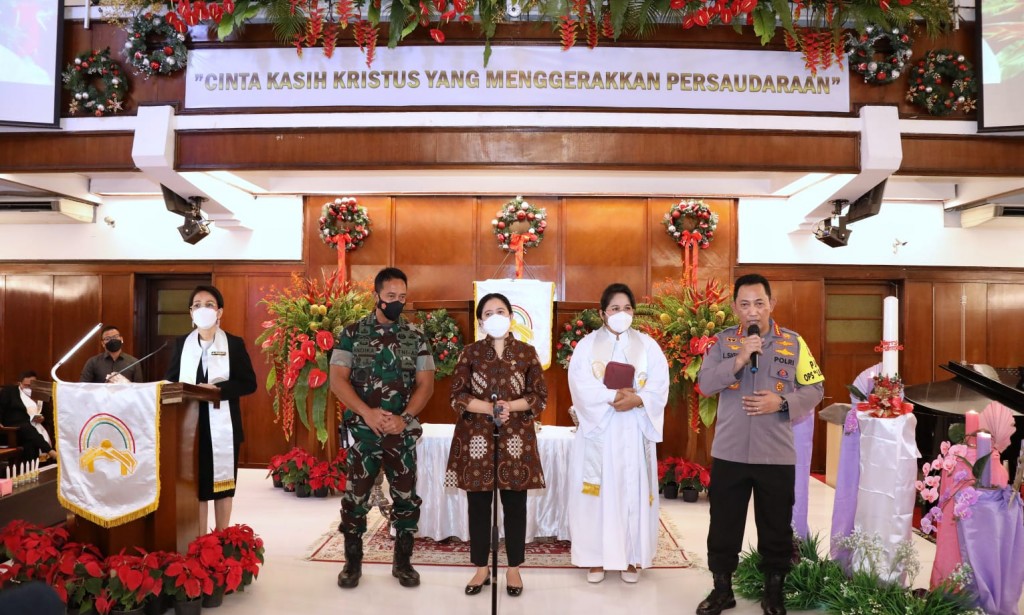 Kapolri Tinjau Gereja Katedral Dan Pastikan Beri Pelayanan Serta Pengamanan Optimal pada Perayaan Natal dan Tahun Baru