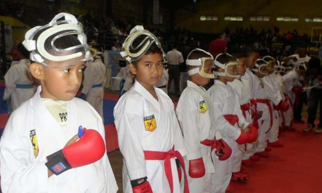 PERSIAPAN, PERALATAN PELAKSANAAN PERTANDINGAN KATA KARATE
